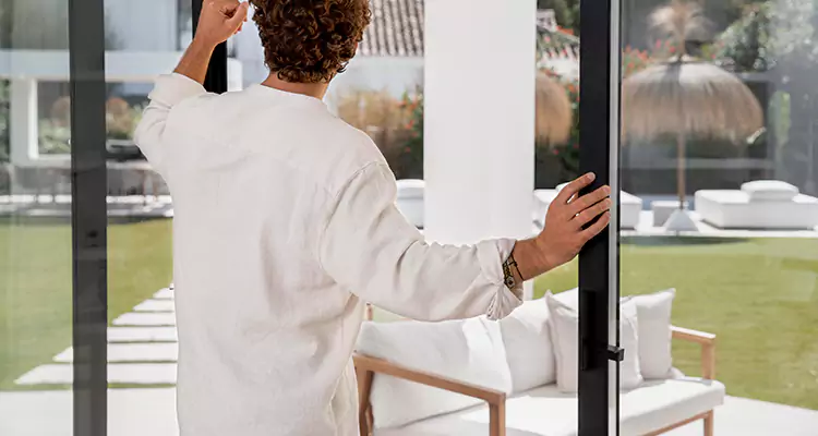 Sliding Screen Door Maintenance for Closing Issues in Haines City, FL